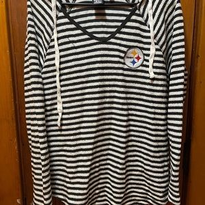 Medium NFL Steelers hooded pull over
